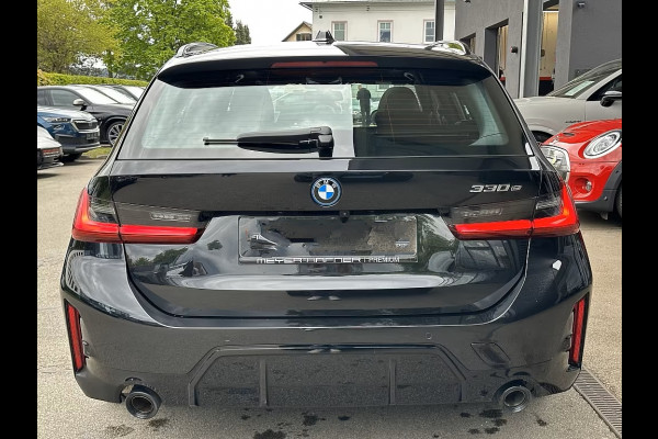 BMW 3 Serie Touring 330e M-SPORT ** ADAPT. LED, HALF-LEDER, HuD, ACC, SHADOW LINE, H&K SOUND, 19-inch LMV ** 1e EIG - UNFALLFREI ** ** INFORMEER OOK NAAR ONZE AANTREKKELIJKE FINANCIAL-LEASE TARIEVEN **