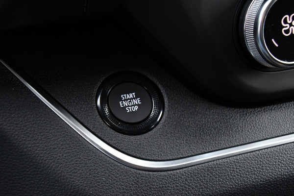 Renault Trafic 2.0 170 L2H1 DC Black Edition Extra Cruise, Camera, Carplay, LED, 170pk, Stoelverwarming, 2 x Schuifdeur, NAVI, Automaat, Clima, Uniek!