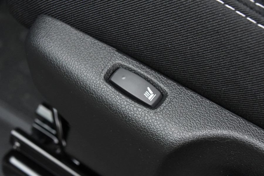 Renault Trafic 2.0 170 L2H1 DC Black Edition Extra Cruise, Camera, Carplay, LED, 170pk, Stoelverwarming, 2 x Schuifdeur, NAVI, Automaat, Clima, Uniek!