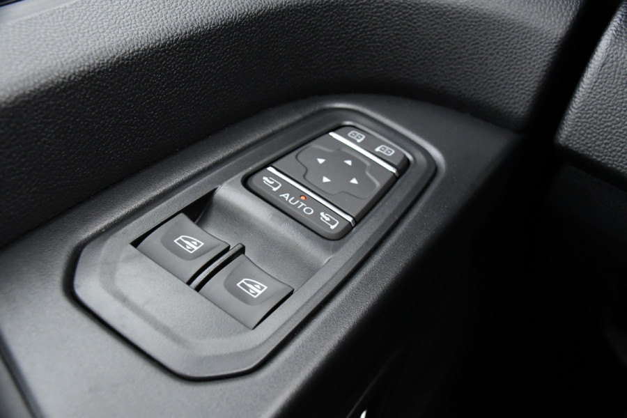 Renault Trafic 2.0 170 L2H1 DC Black Edition Extra Cruise, Camera, Carplay, LED, 170pk, Stoelverwarming, 2 x Schuifdeur, NAVI, Automaat, Clima, Uniek!