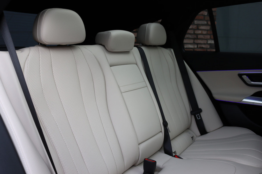 Mercedes-Benz E-Klasse Estate 300 de AMG Line | MBUX Hyperscreen | Distronic+ | Burmester 4D | Memory | Stoelventilatie | 3D-Display | HUD | Trekhaak | Digital Light | Surround Camera |