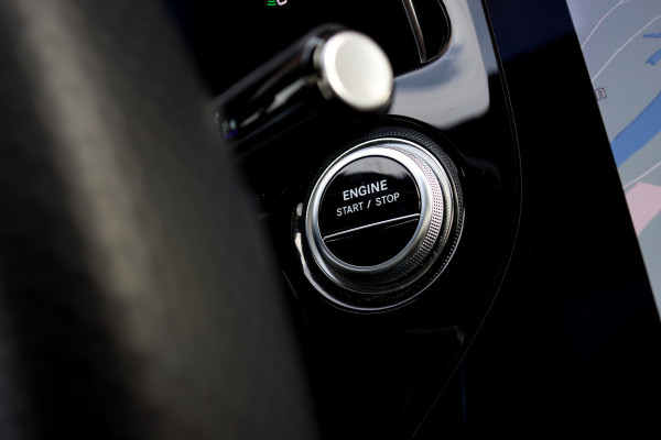 Mercedes-Benz E-Klasse Estate 300 de AMG Line | MBUX Hyperscreen | Distronic+ | Burmester 4D | Memory | Stoelventilatie | 3D-Display | HUD | Trekhaak | Digital Light | Surround Camera |