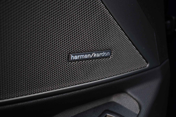 BMW 3 Serie Touring 330e M-Sport LCI-2 Pano Trekh ACC H/K 360 HUD 19inch