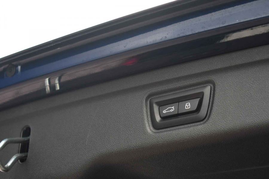 BMW 3 Serie Touring 330e M-Sport LCI-2 Pano Trekh ACC H/K 360 HUD 19inch