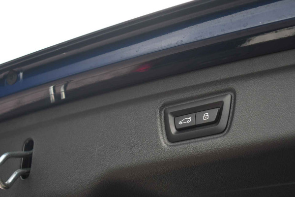 BMW 3 Serie Touring 330e M-Sport LCI-2 Pano Trekh ACC H/K 360 HUD 19inch