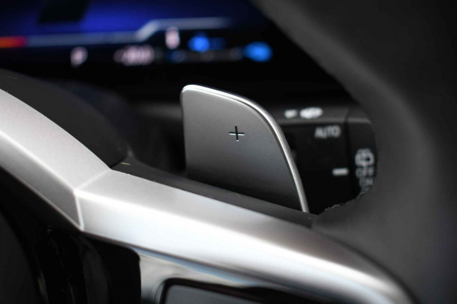 BMW 3 Serie Touring 330e M-Sport LCI-2 Pano Trekh ACC H/K 360 HUD 19inch