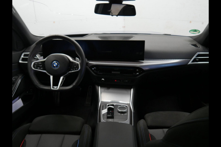 BMW 3 Serie Touring 330e M-Sport LCI-2 Pano Trekh ACC 360 HUD 19inch
