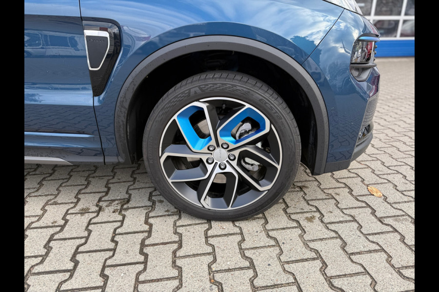 Lynk & Co 01 1.5 PLUG-IN HYBRID (PHEV) 261PK 6.6KW LADEN ZWARTE HEMEL/STUURWIELVERWARMING AUTOMAAT (RIJKLAARPRIJS)