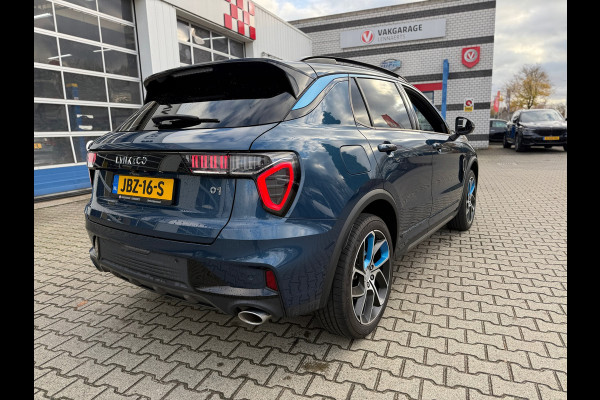 Lynk & Co 01 1.5 PLUG-IN HYBRID (PHEV) 261PK 6.6KW LADEN ZWARTE HEMEL/STUURWIELVERWARMING AUTOMAAT (RIJKLAARPRIJS)