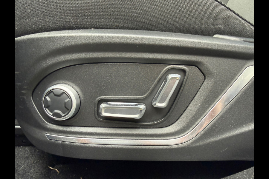 Lynk & Co 01 1.5 PLUG-IN HYBRID (PHEV) 261PK 6.6KW LADEN ZWARTE HEMEL/STUURWIELVERWARMING AUTOMAAT (RIJKLAARPRIJS)