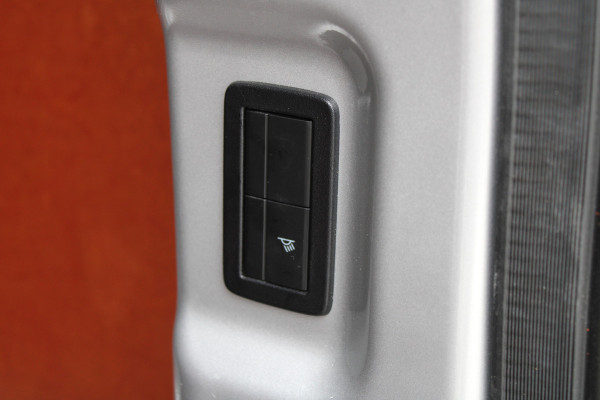 Ford Transit Custom 320 2.0 TDCI L2H1 Limited 170pk - 5 jaar Garantie - 2x Schuif - Stoel/Stuurverwarming - ACC - Sidebars - AGR Stoel - Opvouwbare