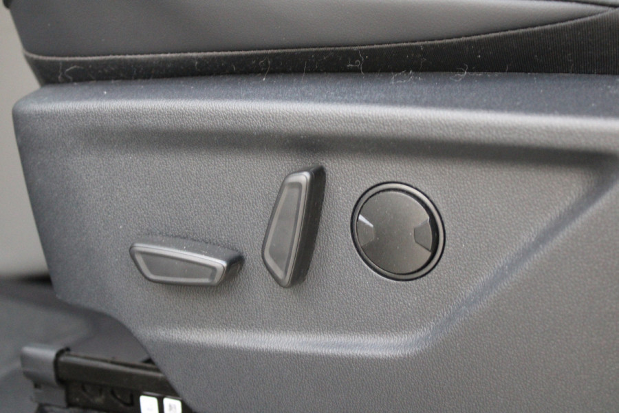 Ford Tourneo Custom 320 2.0 TDCI L2H1 Titanium X DC 170pk - Adaptive Cruise - LED - Blind Spot - Leder - Navigatie - 360 Camera - Trekhaak -