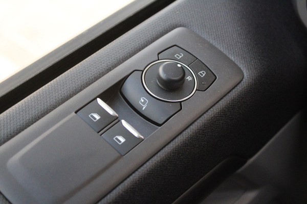 Ford Tourneo Custom 320 2.0 TDCI L2H1 Titanium X DC 170pk - Adaptive Cruise - LED - Blind Spot - Leder - Navigatie - 360 Camera - Trekhaak -