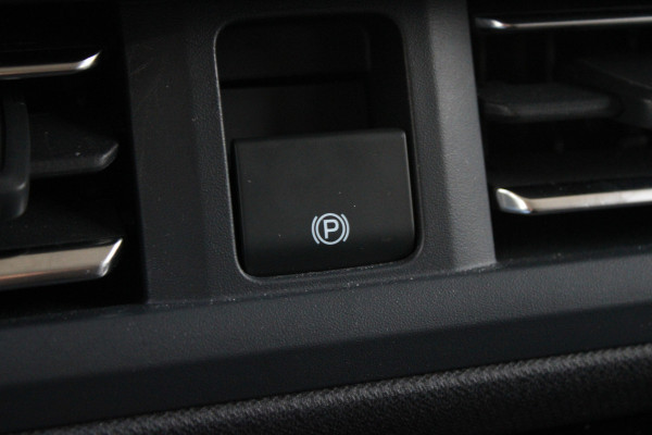 Ford Tourneo Custom 320 2.0 TDCI L2H1 Titanium X DC 170pk - Adaptive Cruise - LED - Blind Spot - Leder - Navigatie - 360 Camera - Trekhaak -