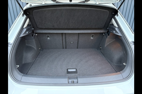 Volkswagen T-Roc 1.5 TSI 150Pk DSG Style | Trekhaak afnb. | IQ Light | Allseason banden | Prijs Rijklaar!!