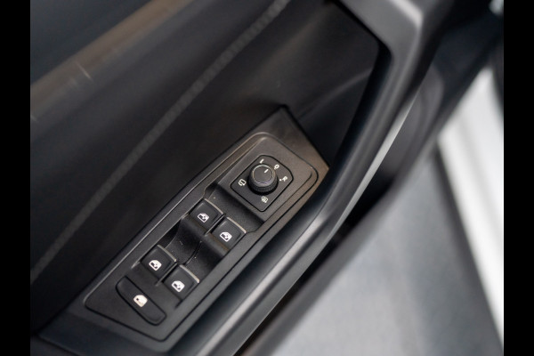 Volkswagen T-Roc 1.5 TSI 150Pk DSG Style | Trekhaak afnb. | IQ Light | Allseason banden | Prijs Rijklaar!!