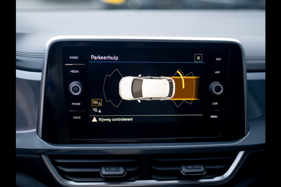 Volkswagen T-Roc 1.5 TSI 150Pk DSG Style | Trekhaak afnb. | IQ Light | Allseason banden | Prijs Rijklaar!!