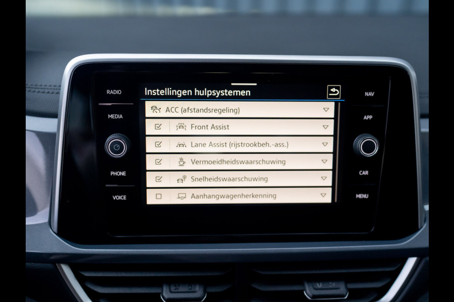 Volkswagen T-Roc 1.5 TSI 150Pk DSG Style | Trekhaak afnb. | IQ Light | Allseason banden | Prijs Rijklaar!!