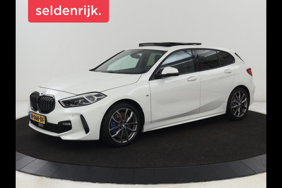BMW 1-serie 118i High Executive | M Sport | Panoramadak | Head-Up | Leder | Harman/Kardon | Camera | Carplay | Stoelverwarming | Live Cockpit | Sfeerverlichting | Keyless | Navigatie | Sportstoelen | Full LED