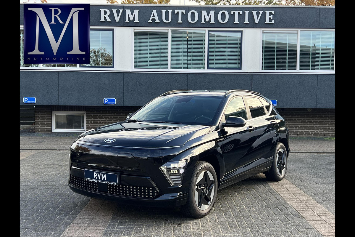 Hyundai Kona Elektro 160 kW Trend-Paket VAN: €34.900,- VOOR: €31.877,- UW EINDEJAARSVOORDEEL: €3.023| 65 ,4kWh 3-Fase Lader | Dealeronderhouden | Fabrieksgarantie Hyundai tot 2029 | Elektrische Achterklep | Stoel & Stuurverwarming | Afnembare Trekhaak | Rijklaar Geleverd