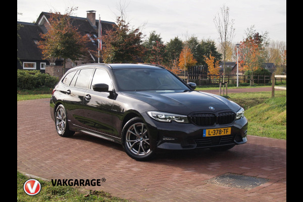 BMW 3 Serie Touring 318i Executive Edition | Camera | Apple Carplay | Trekhaak | Cruise Control | Automaat |
