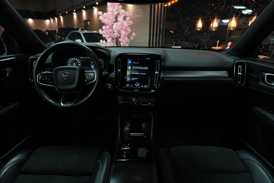 Volvo XC40 2.0 T4 AWD RSDESIGN|PANO|CLIMA|VIRTUEEL
