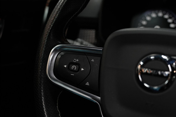 Volvo XC40 2.0 T4 AWD RSDESIGN|PANO|CLIMA|VIRTUEEL