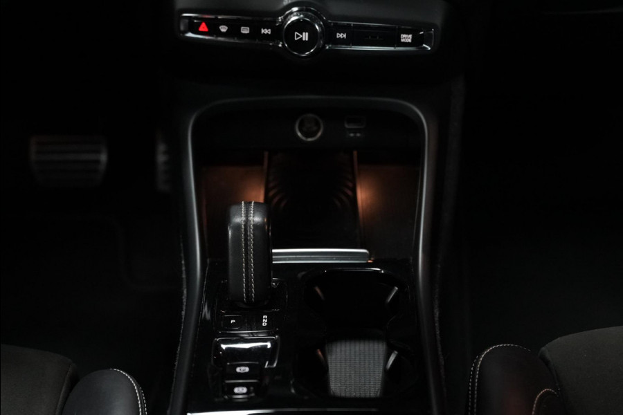 Volvo XC40 2.0 T4 AWD RSDESIGN|PANO|CLIMA|VIRTUEEL