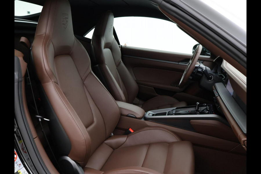 Porsche 911 Cabrio 3.0 CARRERA EXCLUSIVE MANUFAKTUR DARK OLIVE + CLUBLEDER EXCLUSIEF TRUFFEL BRUIN