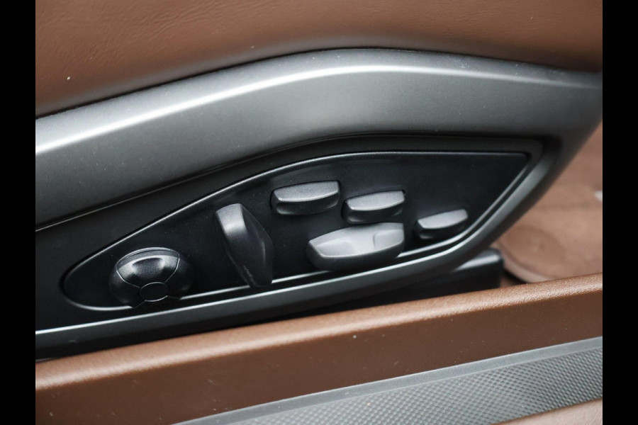 Porsche 911 Cabrio 3.0 CARRERA EXCLUSIVE MANUFAKTUR DARK OLIVE + CLUBLEDER EXCLUSIEF TRUFFEL BRUIN