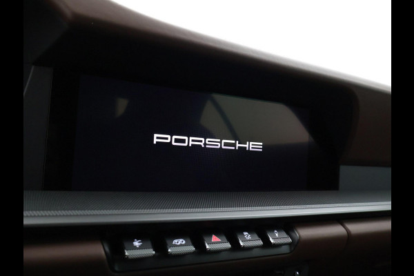 Porsche 911 Cabrio 3.0 CARRERA EXCLUSIVE MANUFAKTUR DARK OLIVE + CLUBLEDER EXCLUSIEF TRUFFEL BRUIN