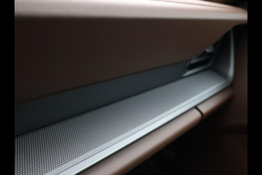 Porsche 911 Cabrio 3.0 CARRERA EXCLUSIVE MANUFAKTUR DARK OLIVE + CLUBLEDER EXCLUSIEF TRUFFEL BRUIN