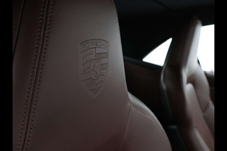 Porsche 911 Cabrio 3.0 CARRERA EXCLUSIVE MANUFAKTUR DARK OLIVE + CLUBLEDER EXCLUSIEF TRUFFEL BRUIN