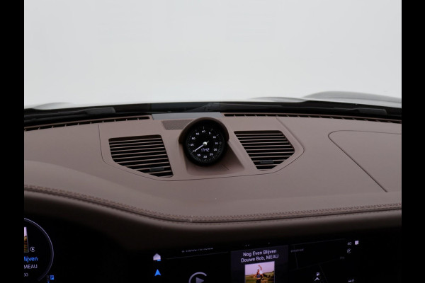 Porsche 911 Cabrio 3.0 CARRERA EXCLUSIVE MANUFAKTUR DARK OLIVE + CLUBLEDER EXCLUSIEF TRUFFEL BRUIN