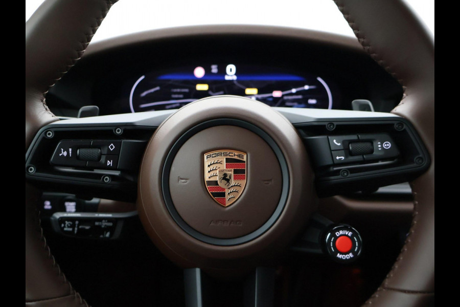 Porsche 911 Cabrio 3.0 CARRERA EXCLUSIVE MANUFAKTUR DARK OLIVE + CLUBLEDER EXCLUSIEF TRUFFEL BRUIN
