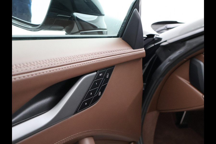 Porsche 911 Cabrio 3.0 CARRERA EXCLUSIVE MANUFAKTUR DARK OLIVE + CLUBLEDER EXCLUSIEF TRUFFEL BRUIN