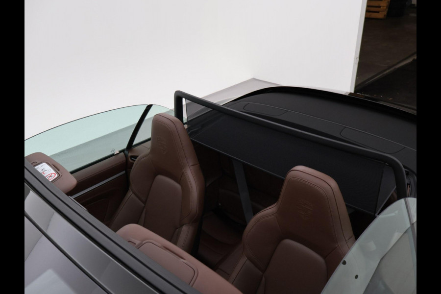 Porsche 911 Cabrio 3.0 CARRERA EXCLUSIVE MANUFAKTUR DARK OLIVE + CLUBLEDER EXCLUSIEF TRUFFEL BRUIN