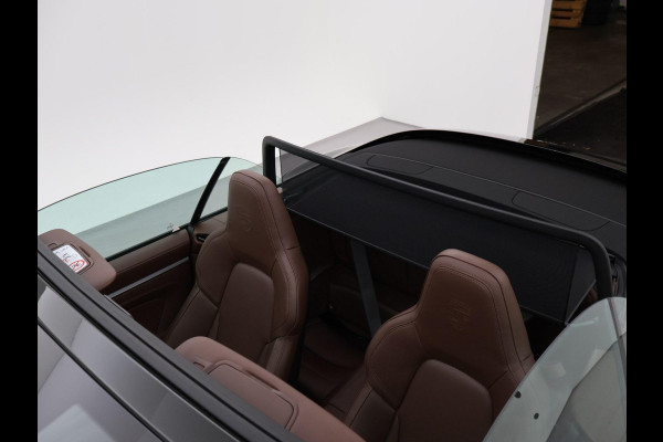 Porsche 911 Cabrio 3.0 CARRERA EXCLUSIVE MANUFAKTUR DARK OLIVE + CLUBLEDER EXCLUSIEF TRUFFEL BRUIN