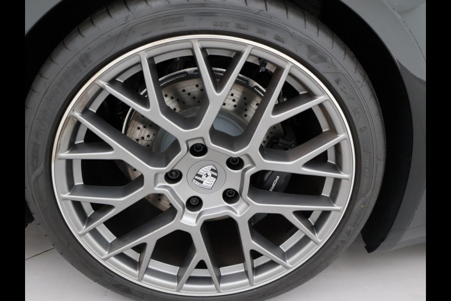 Porsche 911 Cabrio 3.0 CARRERA EXCLUSIVE MANUFAKTUR DARK OLIVE + CLUBLEDER EXCLUSIEF TRUFFEL BRUIN