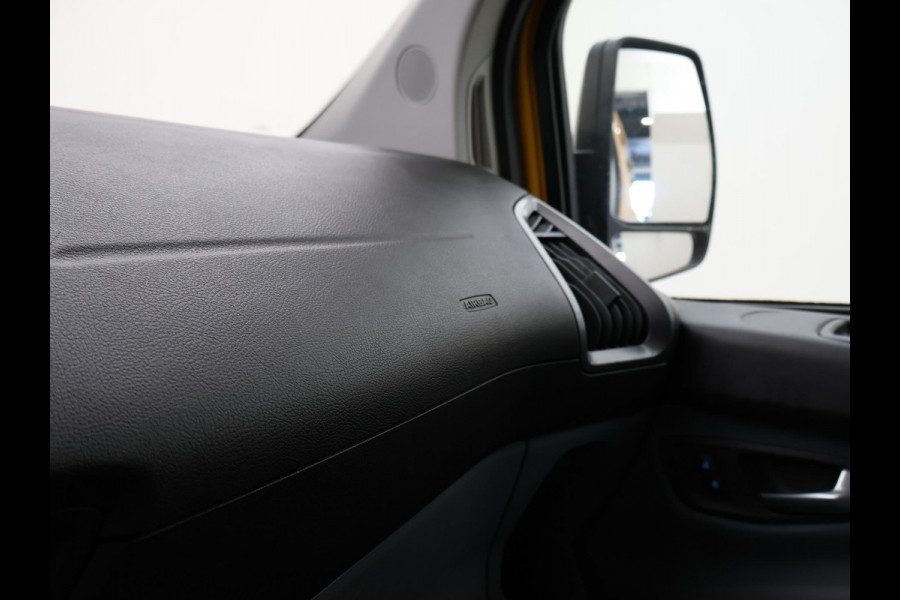 Ford Transit Custom 2.0 TDCI L2H1 TREND + 2250 KG TREKHAAK | CAMERA | CRUISE | AIRCO