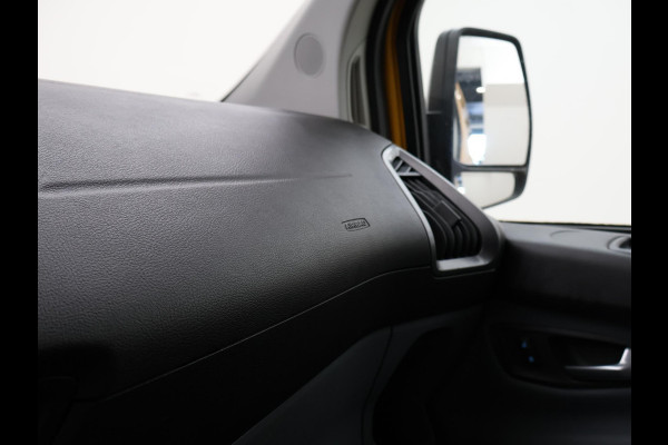 Ford Transit Custom 2.0 TDCI L2H1 TREND + 2250 KG TREKHAAK | CAMERA | CRUISE | AIRCO