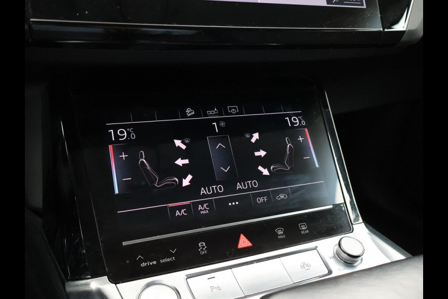 Audi e-tron 50 QUATTRO LAUCH EDITION ALL BLACK PACK + TREKHAAK | LUCHTVERING | CAMERA