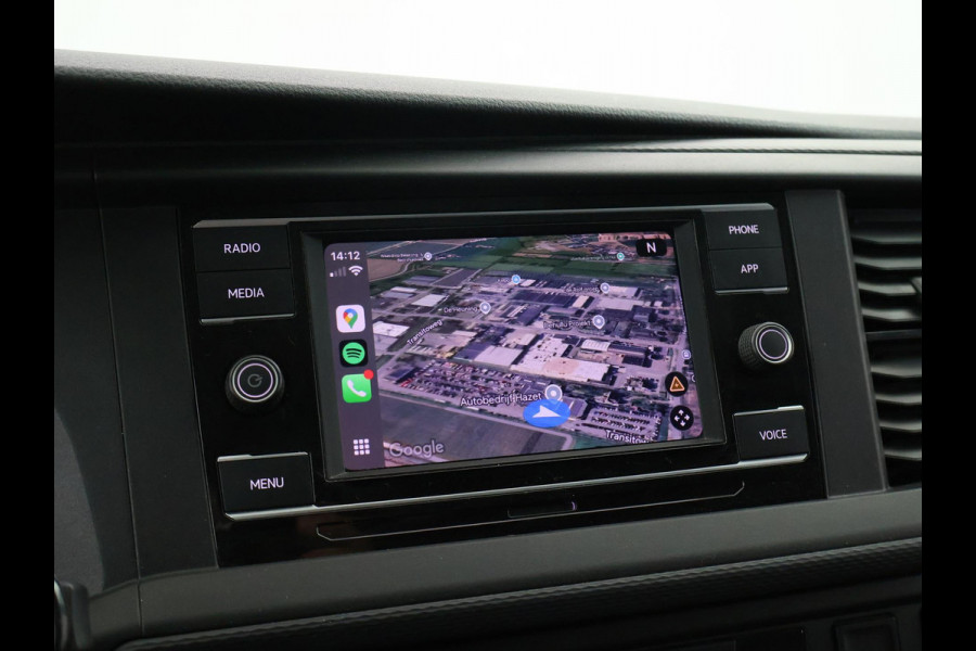 Volkswagen Transporter 2.0 TDI L2H1 + LED | 20 INCH LMV | TREEPLANKEN | APPLE CARPLAY | TREKHAAK
