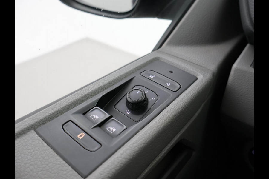 Volkswagen Transporter 2.0 TDI L2H1 + LED | 20 INCH LMV | TREEPLANKEN | APPLE CARPLAY | TREKHAAK