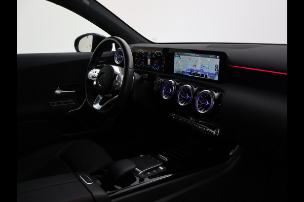 Mercedes-Benz A-Klasse 180 AUT. AMG SPORT + PANORAMA | SFEERVERLICHTING | CAMERA | ADAPTIVE CRUISE | CARPLAY