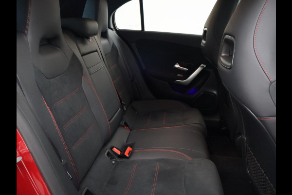 Mercedes-Benz A-Klasse 180 AUT. AMG SPORT + PANORAMA | SFEERVERLICHTING | CAMERA | ADAPTIVE CRUISE | CARPLAY