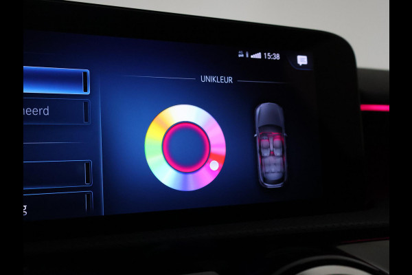 Mercedes-Benz A-Klasse 180 AUT. AMG SPORT + PANORAMA | SFEERVERLICHTING | CAMERA | ADAPTIVE CRUISE | CARPLAY