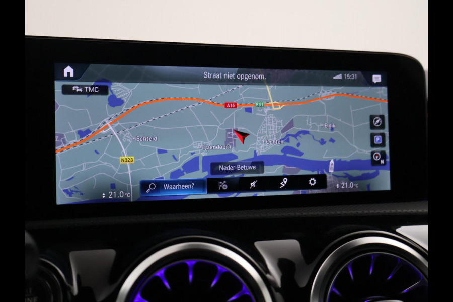 Mercedes-Benz A-Klasse 180 AUT. AMG SPORT + PANORAMA | SFEERVERLICHTING | CAMERA | ADAPTIVE CRUISE | CARPLAY