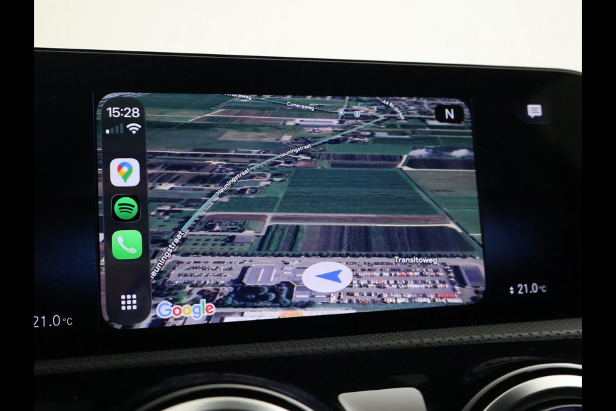 Mercedes-Benz A-Klasse 180 AUT. AMG SPORT + PANORAMA | SFEERVERLICHTING | CAMERA | ADAPTIVE CRUISE | CARPLAY