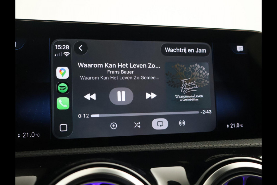 Mercedes-Benz A-Klasse 180 AUT. AMG SPORT + PANORAMA | SFEERVERLICHTING | CAMERA | ADAPTIVE CRUISE | CARPLAY